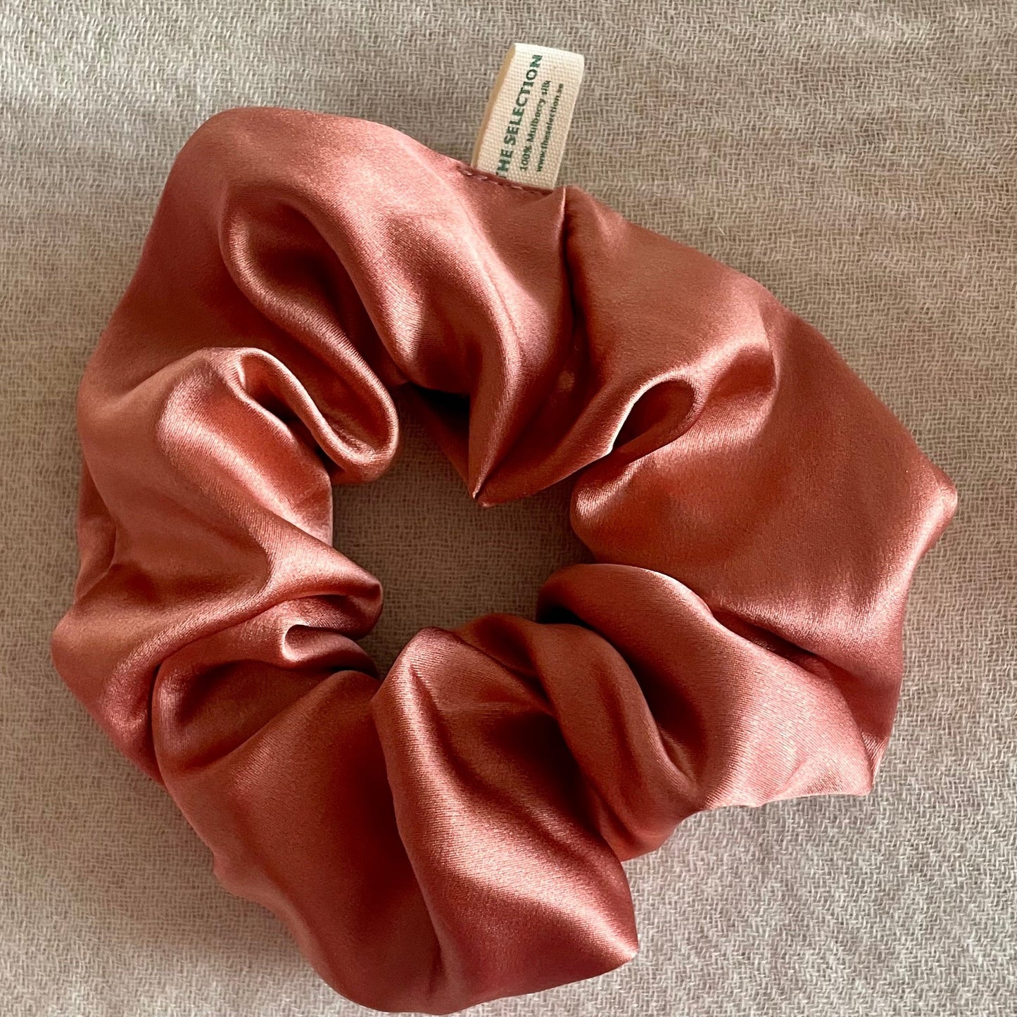 100% 30 momme mulberry silk scrunchie large, rosewood color