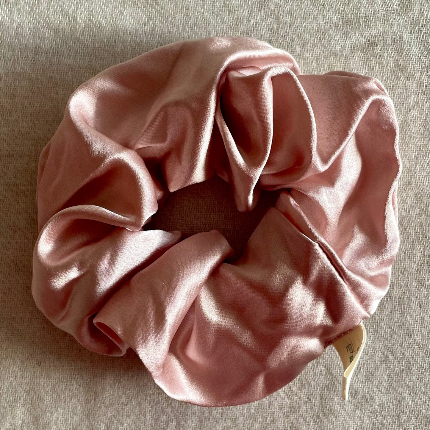 100% 30 momme mulberry silk scrunchie large, rose color