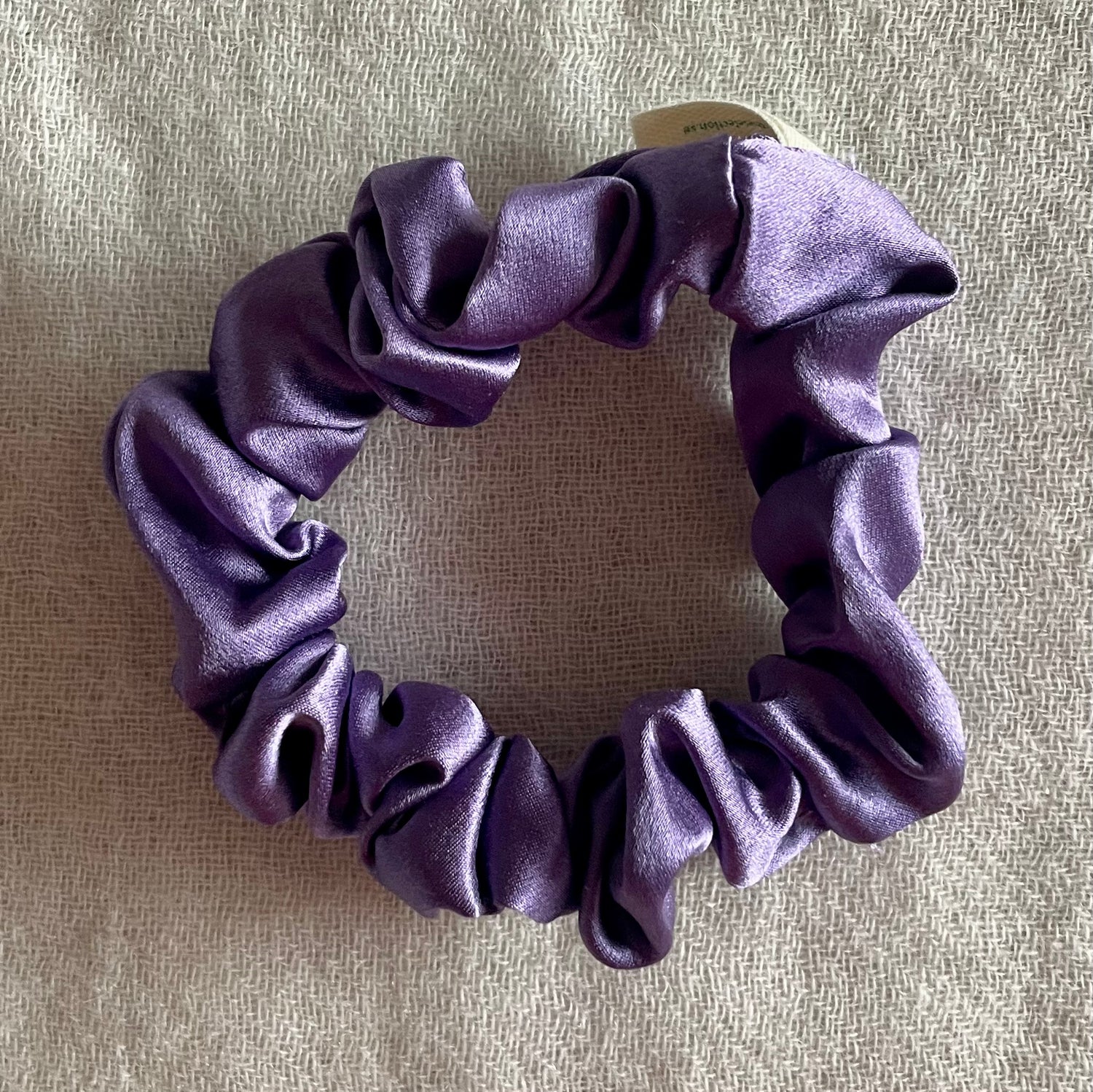 100% 30 momme mulberry silk scrunchie small, violet color